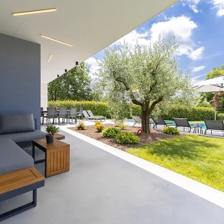 Villa Superiore In Jakovici