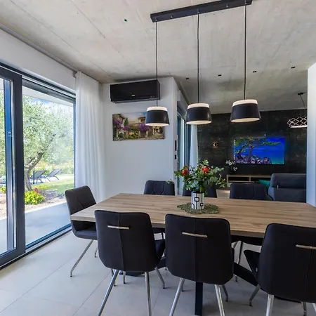 Villa Superiore In Jakovici