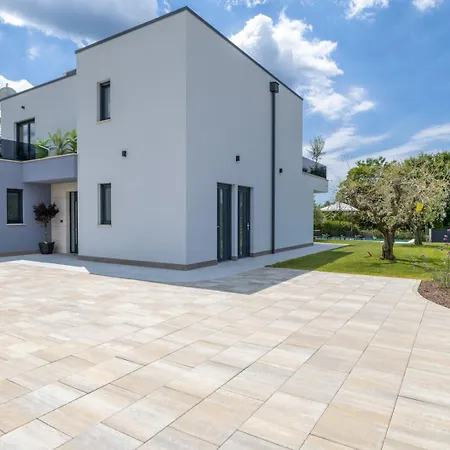 Superiore In Jakovici Villa