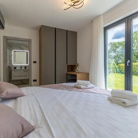 Villa Superiore In Jakovici Tinjan