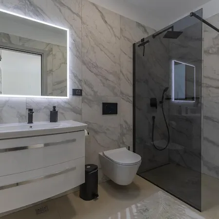 Superiore In Jakovici Villa