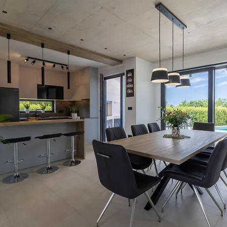 Superiore In Jakovici Villa *