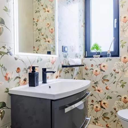 Superiore In Jakovici Villa *