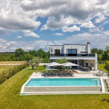 Superiore In Jakovici Villa Tinjan