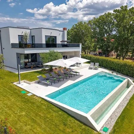 Superiore In Jakovici Villa