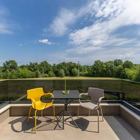 Villa Superiore In Jakovici