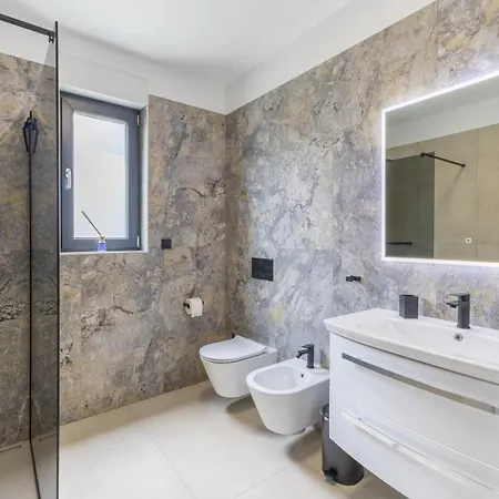 Superiore In Jakovici Villa *