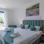 Superiore In Jakovici Villa *